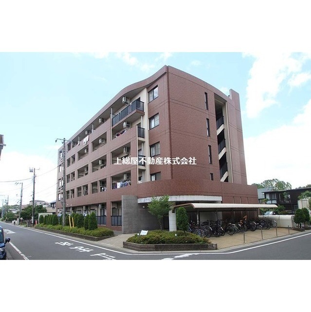 建物外観　ファミリー向けの賃貸マンション