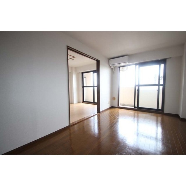 居室・リビング　※写真は４０２にて撮影（反転）