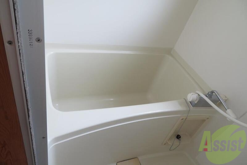 バス・シャワールーム　足が伸ばせてのんびりできますね。