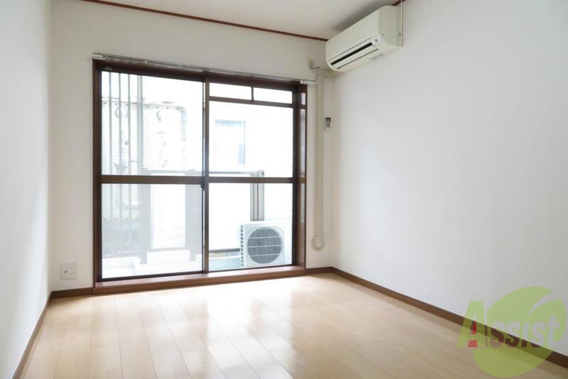 その他部屋・スペース　窓が大きくて光がたくさん差し込みますね。