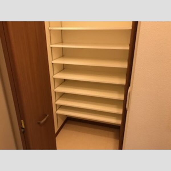 キッチン　シューズボックス