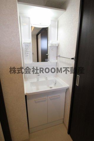 洗面設備　使いやすい独立洗面台です