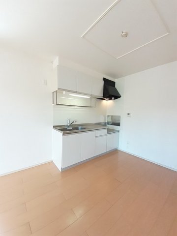 キッチン　コンパクトなキッチンで掃除もラクラク