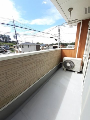 バルコニー　暖かな日差しのふりそそぐバルコニー