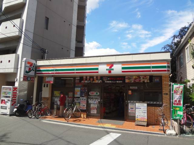 コンビニ　セブンイレブン（コンビニ）まで318m
