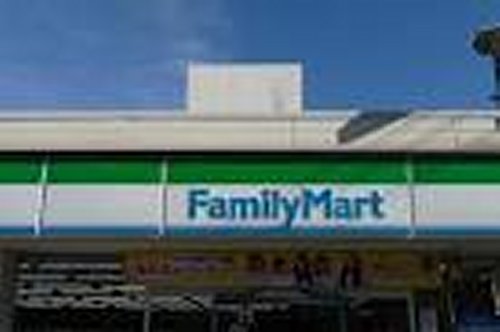 コンビニ　ファミリーマート 北堀江一丁目店（コンビニ）まで134m