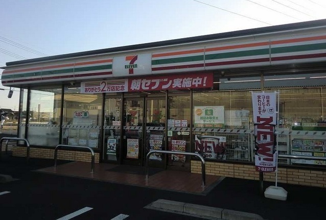 コンビニ　セブンイレブン岐南町伏屋８丁目（コンビニ）まで550m