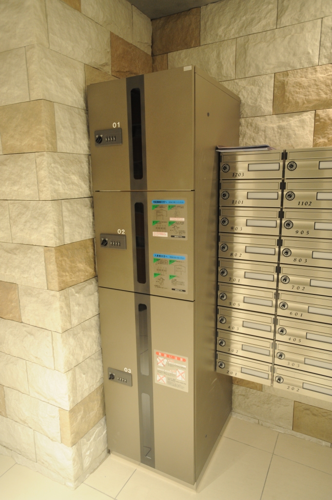 エントランス　便利な宅配ボックス設置あり　通販利用も安心