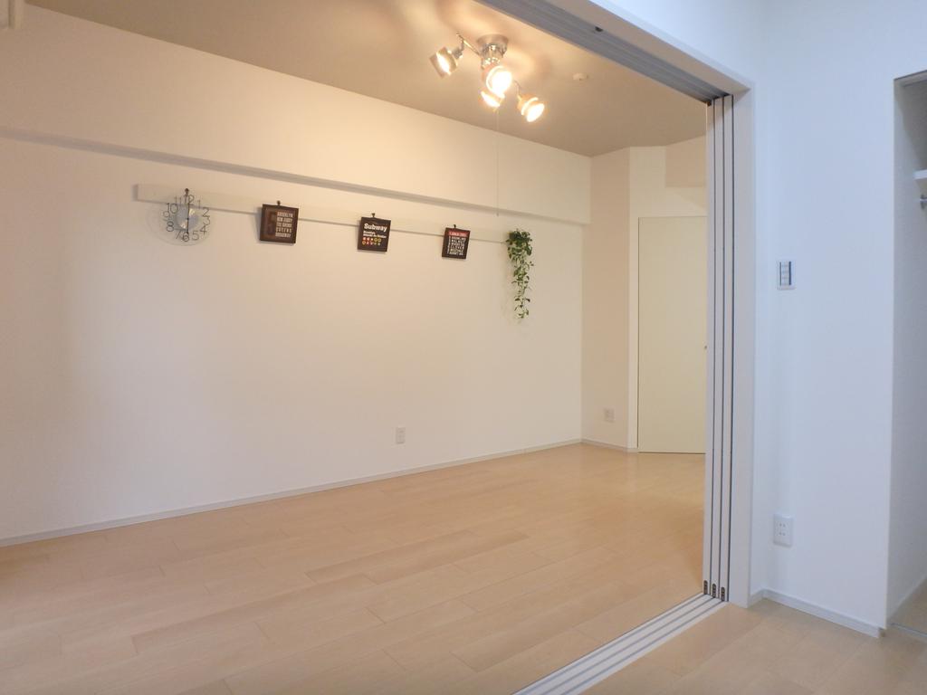 居室・リビング　開放感溢れる室内♪　エアコン付き