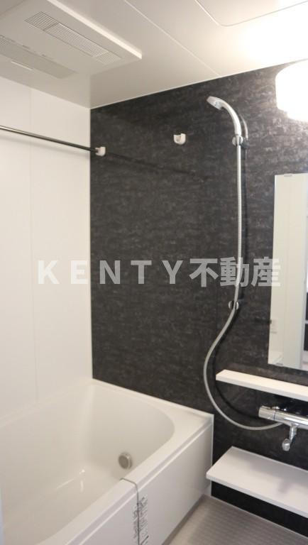 バス・シャワールーム　落ち着いた空間のお風呂です