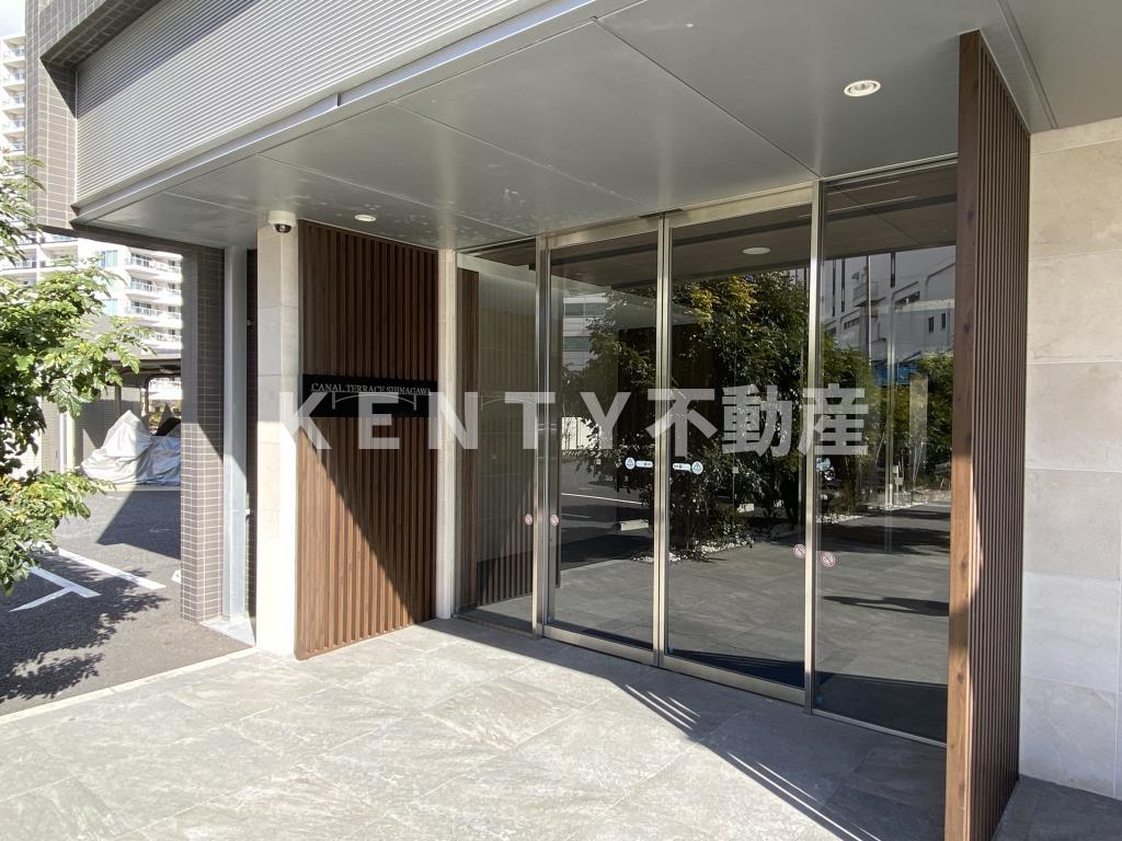 エントランス　落ち着いたエントランスです