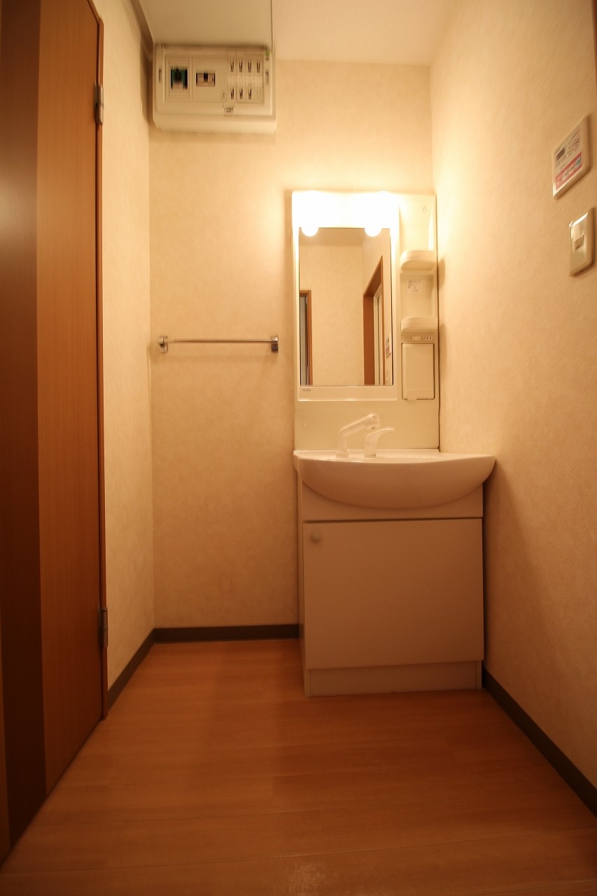 洗面設備　コンパクトで使いやすい洗面所