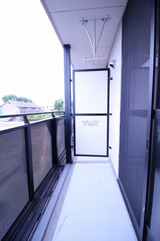 バルコニー　暖かな日差しのふりそそぐバルコニー