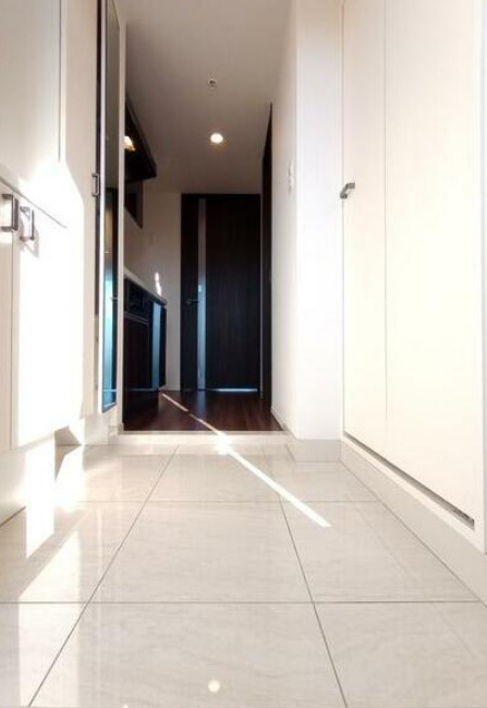 玄関　クレイシア横濱阪東橋  写真はイメージです