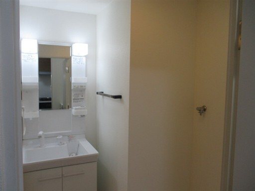 洗面設備　朝に便利な独立洗面台完備