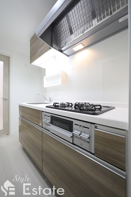 キッチン　システムキッチン・ガス三口コンロ・グリル付き