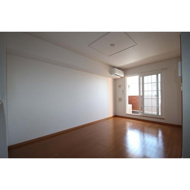 その他設備　リビングにエアコン付き