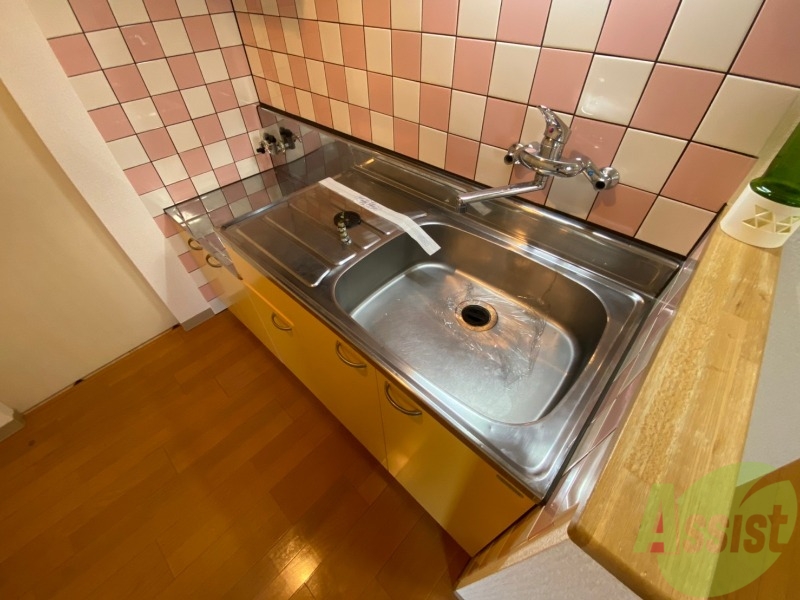 キッチン　キッチンです。一人暮らしなら十分な大きさですね。