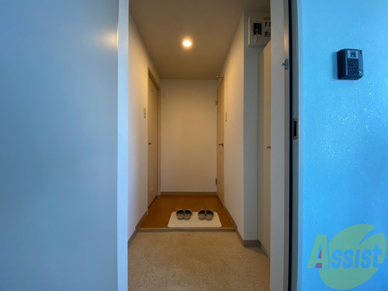 玄関　玄関です。すぐ広いリビングにつながっています。　"