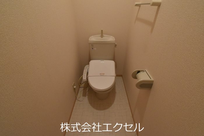 トイレ　温水洗浄便座です。