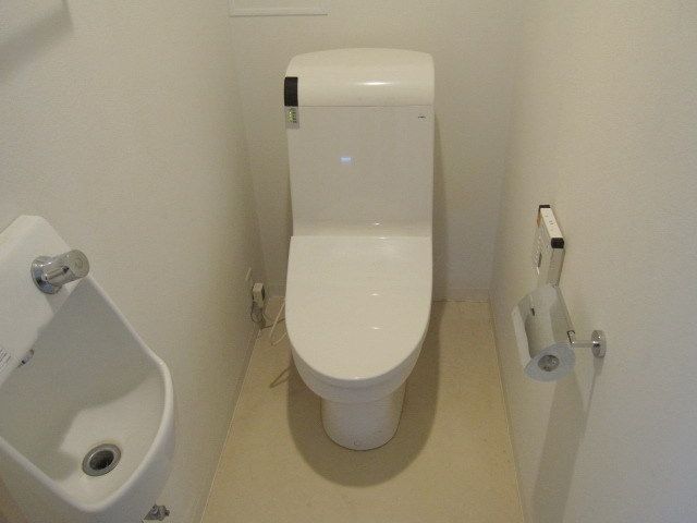 トイレ　★嬉しい設備のウォシュレット付きです★