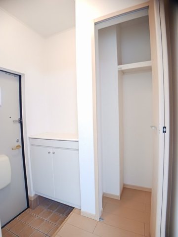 玄関　収納もある玄関です