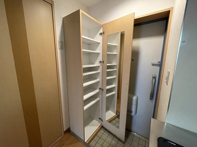 玄関　同マンション別部屋