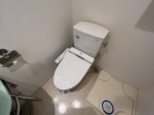 トイレ　温水洗浄便座機能付きのトイレです♪