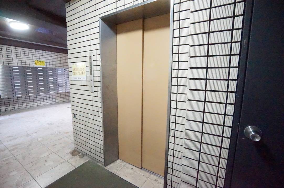 ロビー　エレベーター