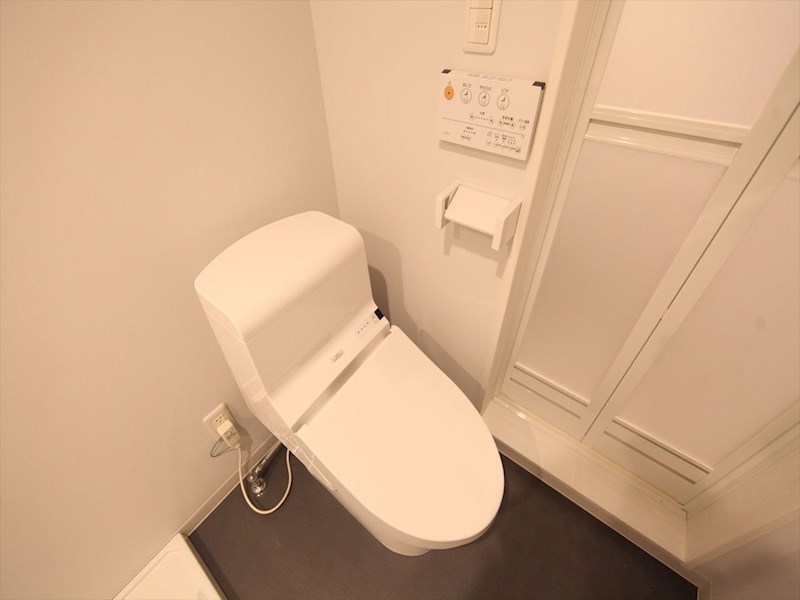 トイレ　温水洗浄暖房便座付トイレ　イメージ写真