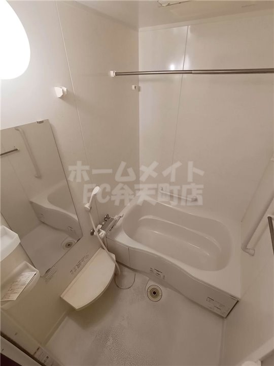 バス・シャワールーム　落ち着いた空間のお風呂です