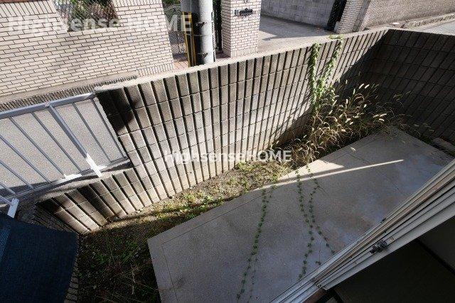 バルコニー　バルコニーからの眺めを楽しみながら食事をしませんか