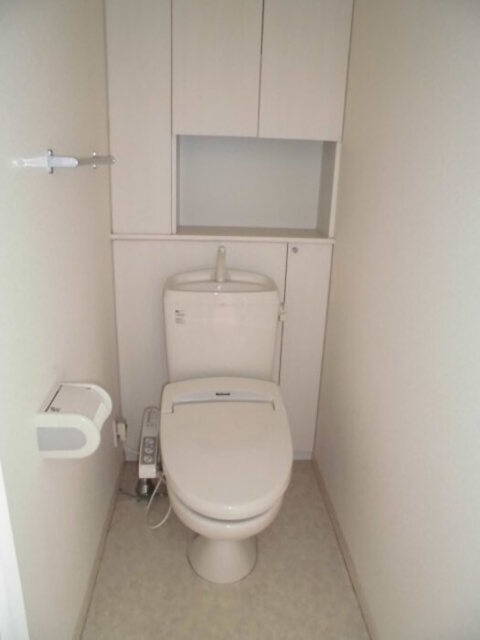 トイレ　温水洗浄便座です。