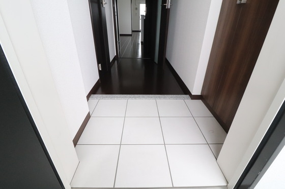 玄関　※別部屋の写真です