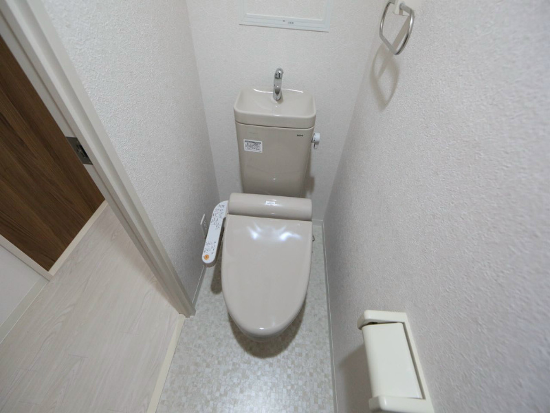 トイレ　温水洗浄暖房便座付トイレ