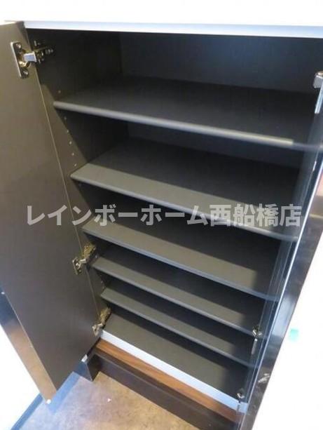 玄関　※別部屋参考写真です。