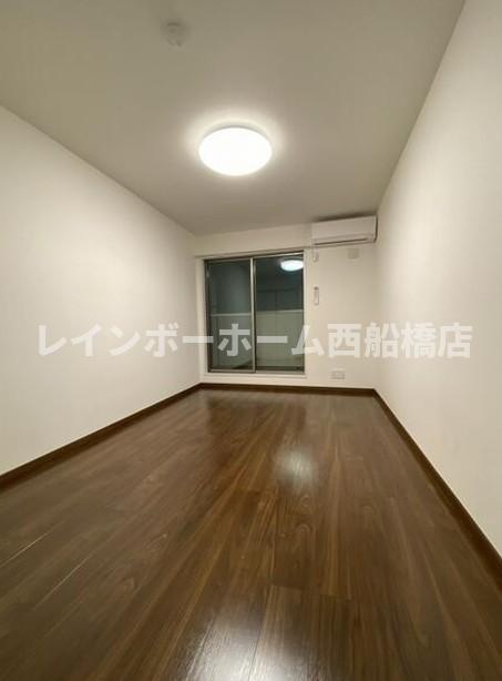 居室・リビング　※別部屋参考写真です。