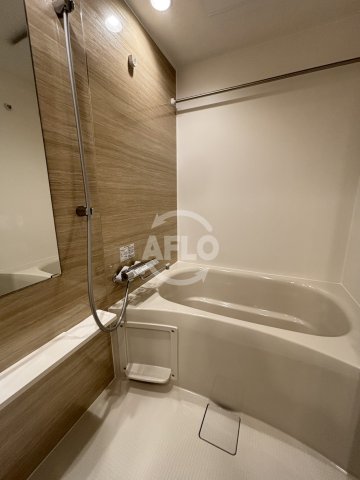 バス・シャワールーム　コンフォリア・リヴ本町WEST Q　風呂