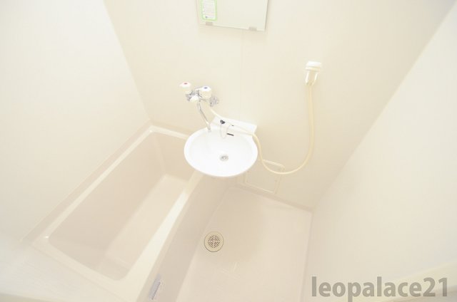 バス・シャワールーム　設備・仕様は号室により異なる為、 現況を優先致します。