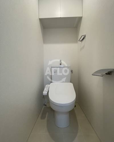 トイレ　スプランディッド難波III　トイレ