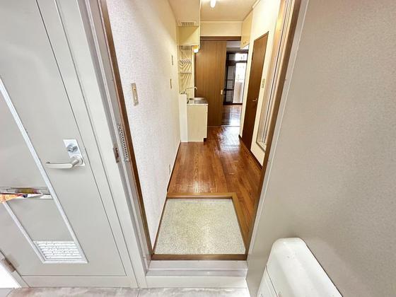 玄関　※別部屋の写真です