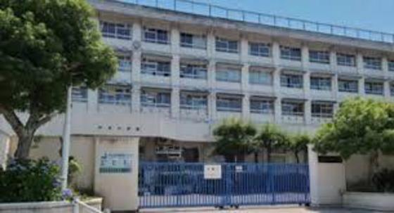 小学校　広島市立五日市中央小学校（小学校）まで204m