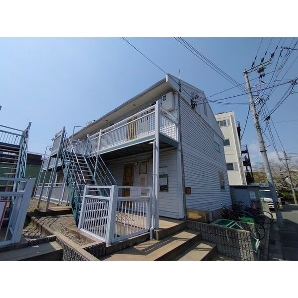 建物外観　居住者専用ゴミ置き場があります♪