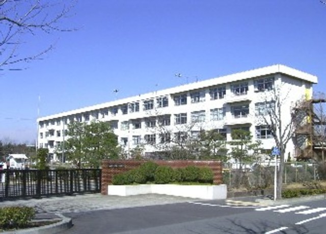 中学校　八王子市立松が谷中学校（中学校）まで1537m