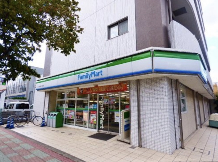 コンビニ　ファミリーマート川口並木三丁目店（コンビニ）まで30m