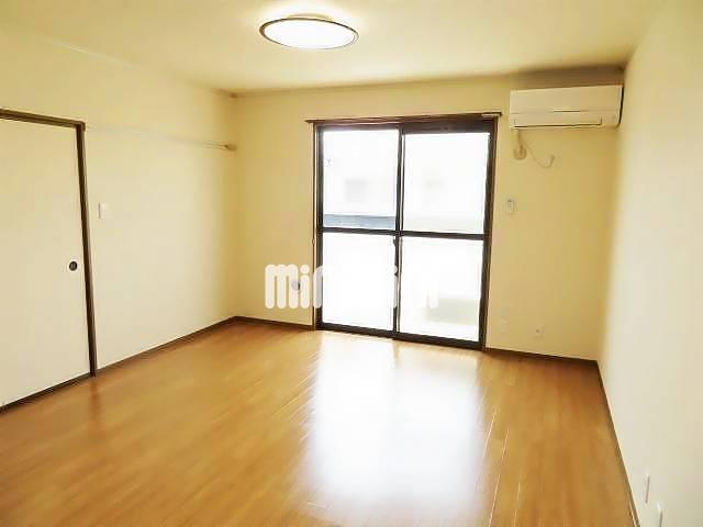 居室・リビング　※写真は同物件の反転タイプ