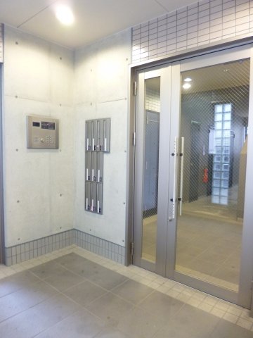 エントランス　落ち着いたエントランスです