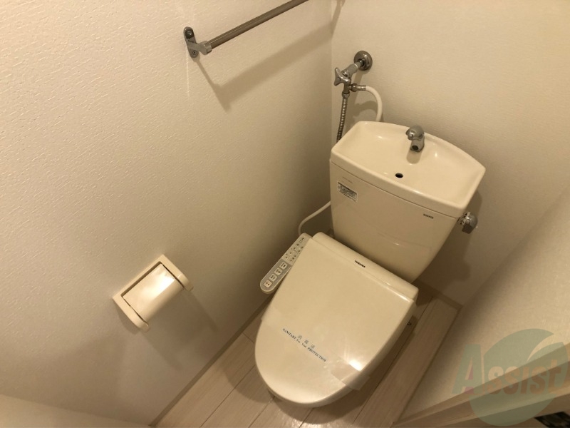 トイレ　ウォシュレット機能がついたトイレ。安心して使用できますね。