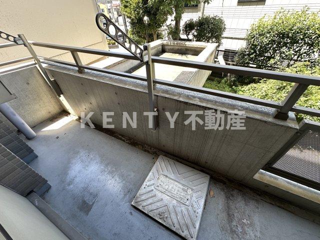 バルコニー　バルコニーからの眺めを楽しみながら食事をしませんか