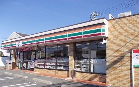 コンビニ　セブンイレブン様（コンビニ）まで210m